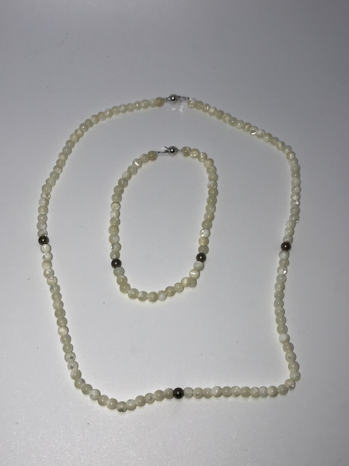 16 1/2" Mother Of Pearl Jewelry Set