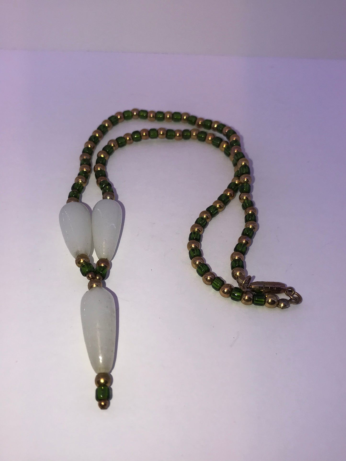 16" Green And Gold Necklace