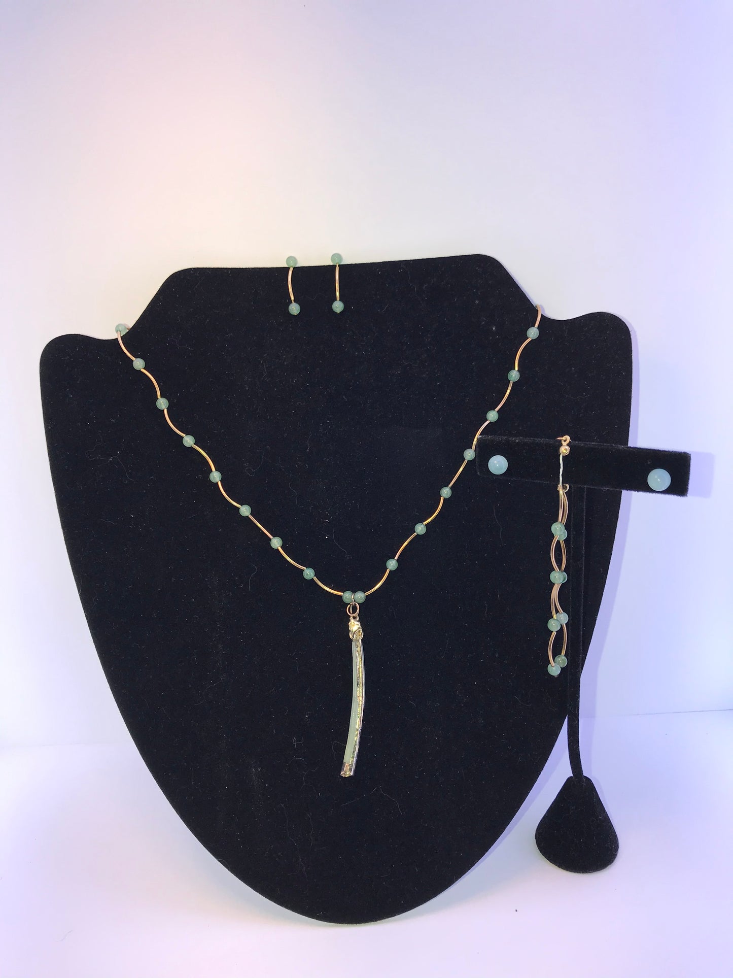 16 1/2" Jade and Beaded Necklace Set