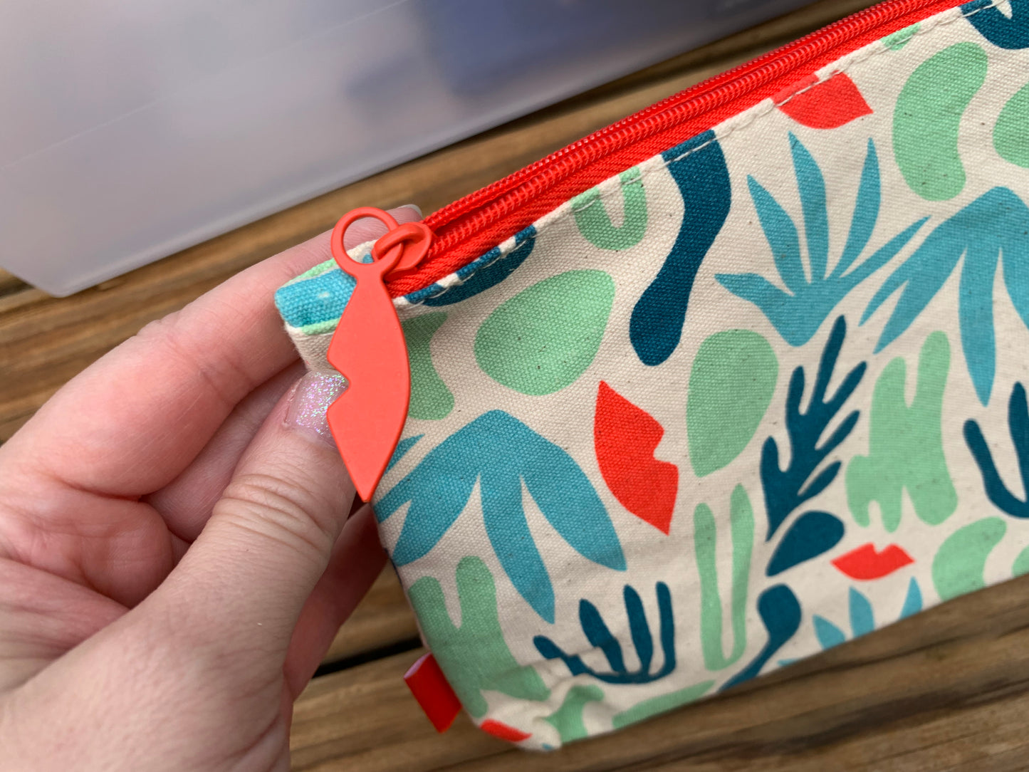 Ipsy Leaf design makeup bag
