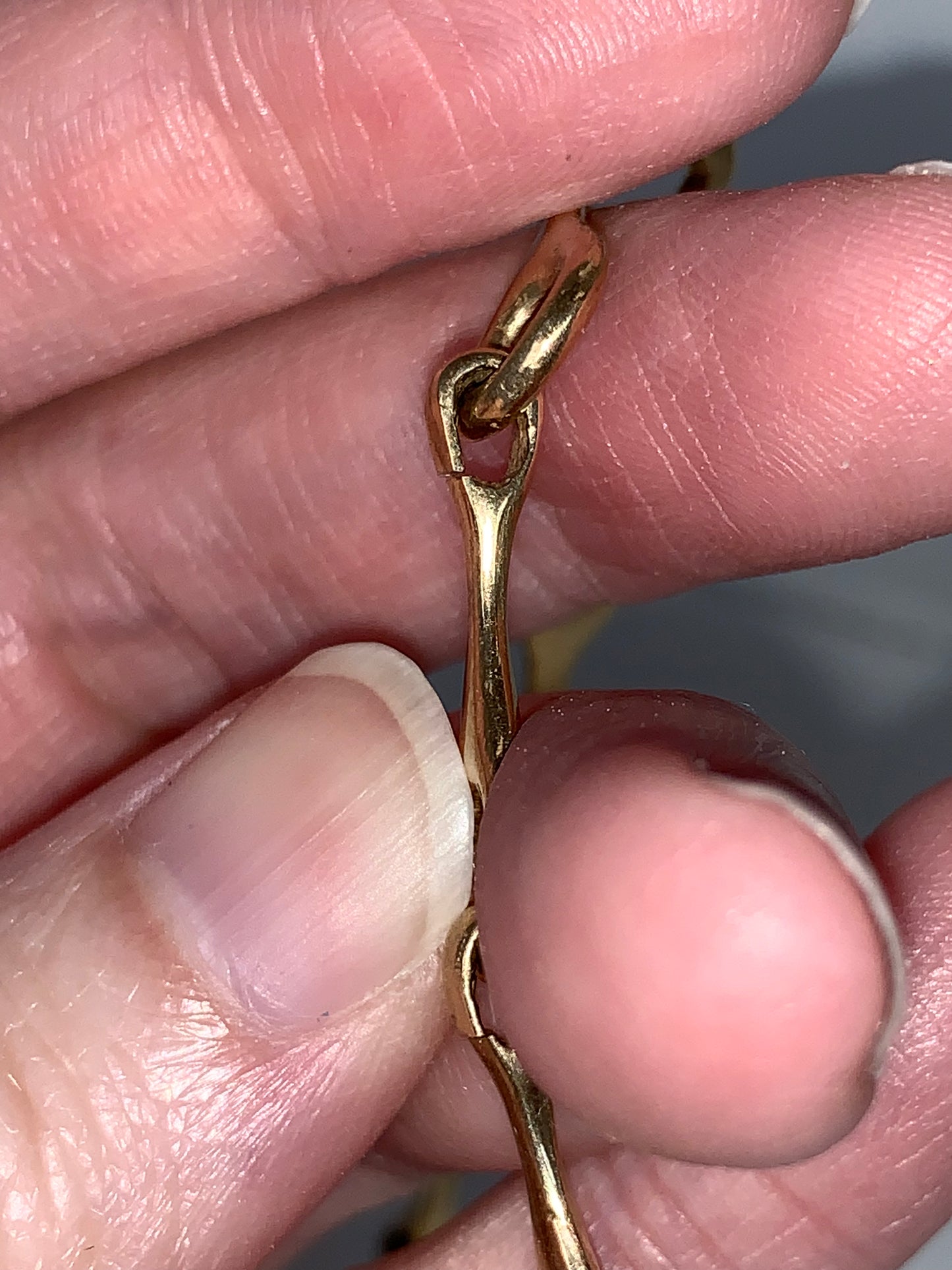 9 3/4" long 14KT Gold Bone Design Bracelet