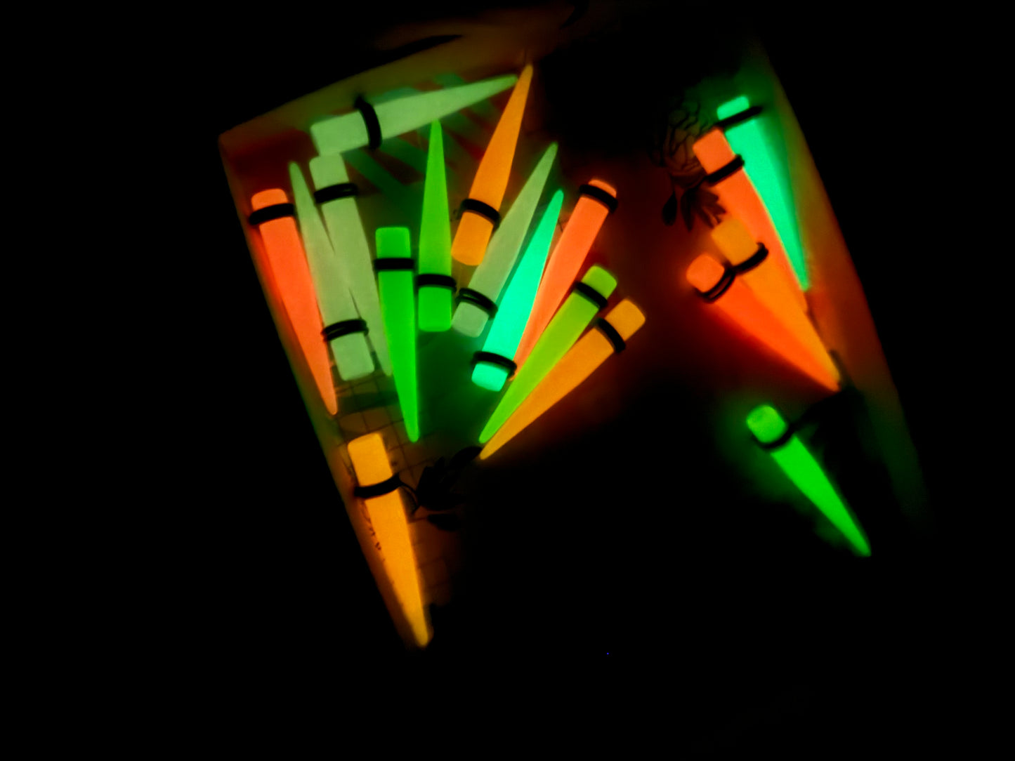 0 Gauge Glow-In-The-Dark UV Acrylic Gauging Tapers