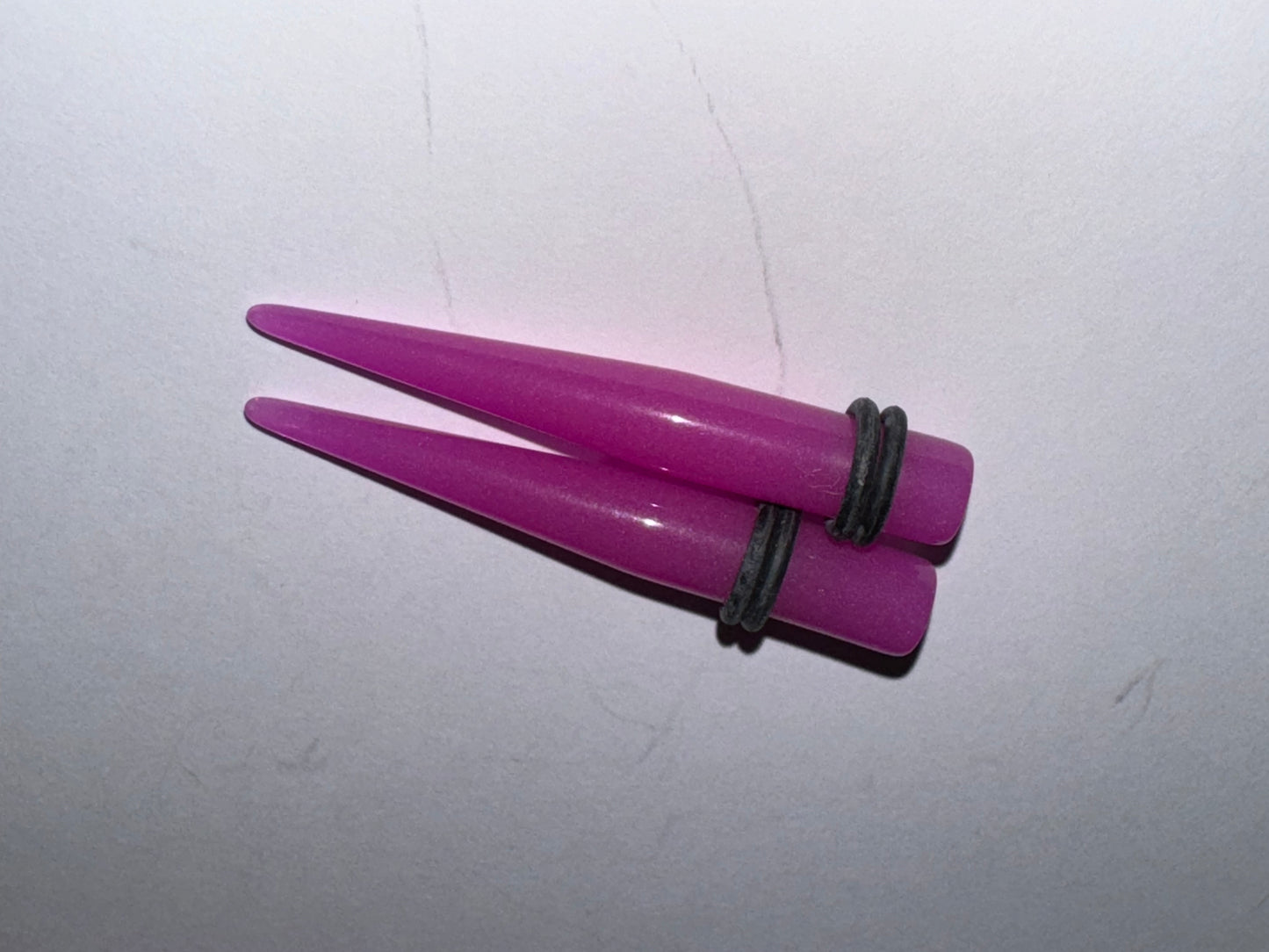 0 Gauge Glow-In-The-Dark UV Acrylic Gauging Tapers