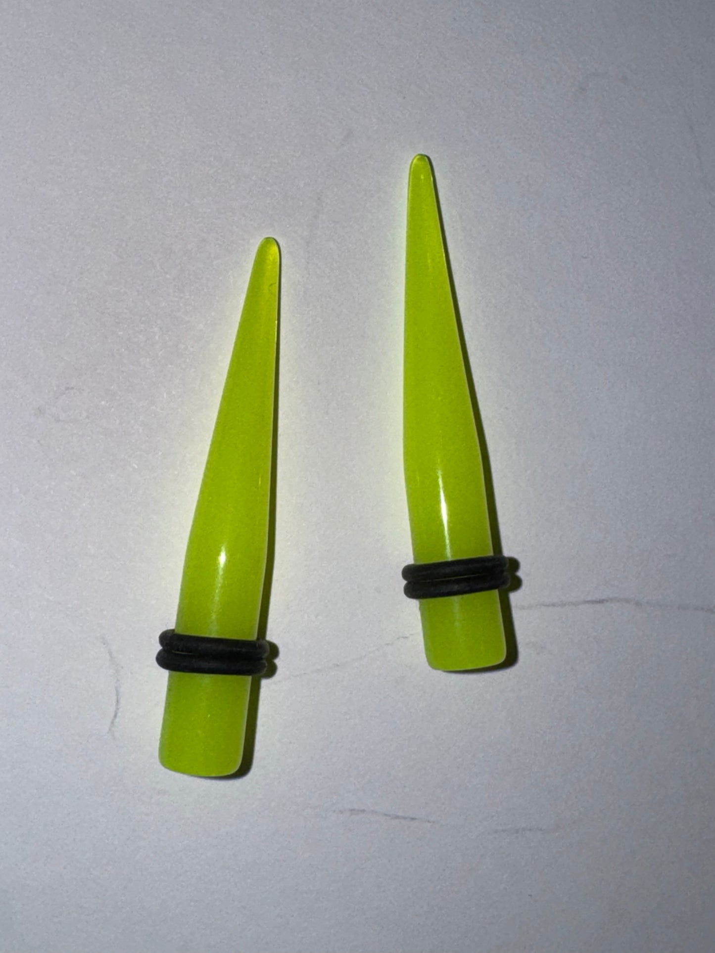 0 Gauge Glow-In-The-Dark UV Acrylic Gauging Tapers