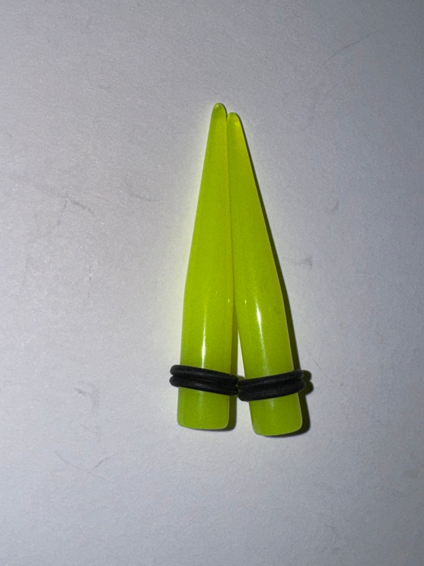 0 Gauge Glow-In-The-Dark UV Acrylic Gauging Tapers