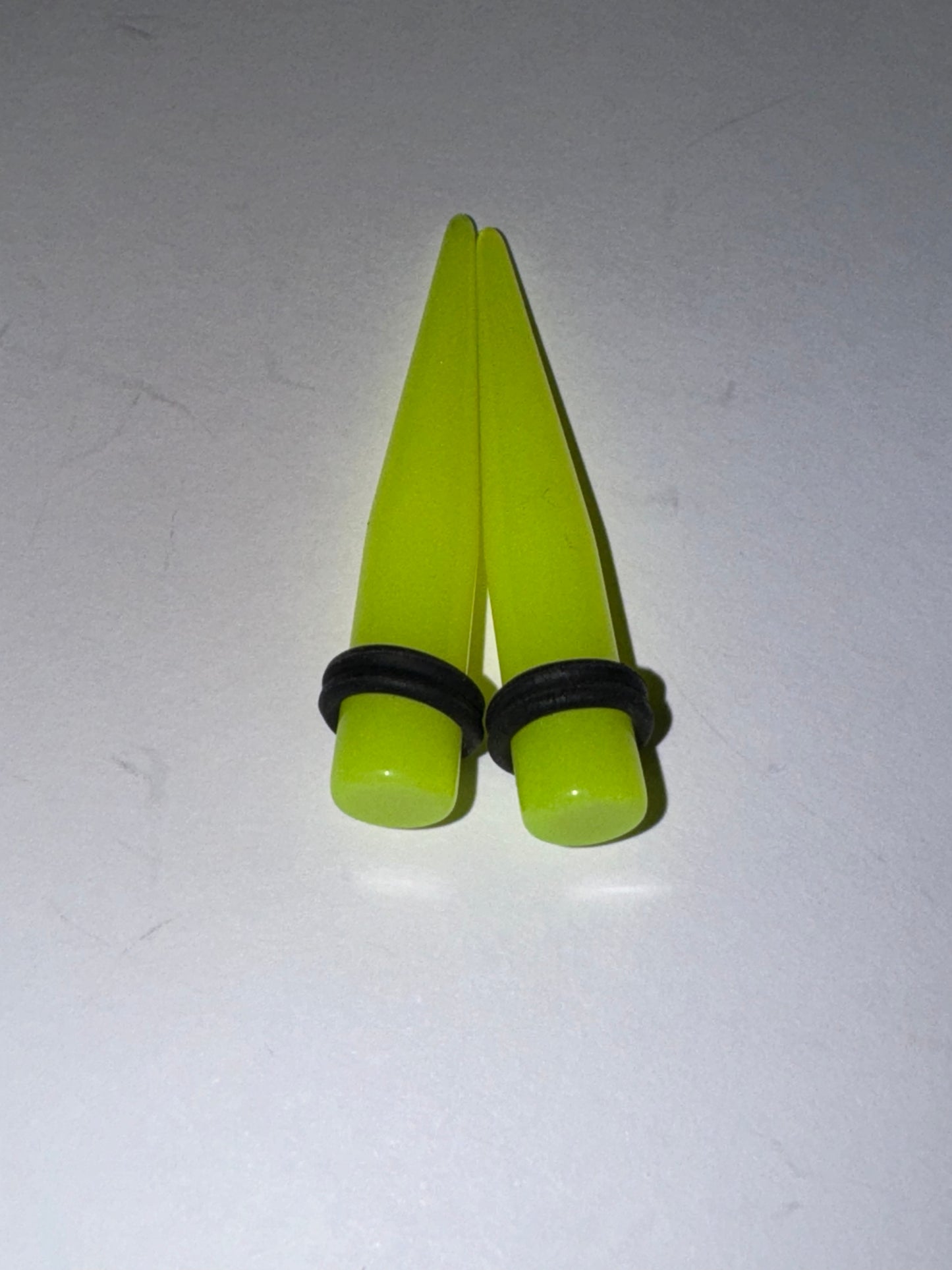 0 Gauge Glow-In-The-Dark UV Acrylic Gauging Tapers