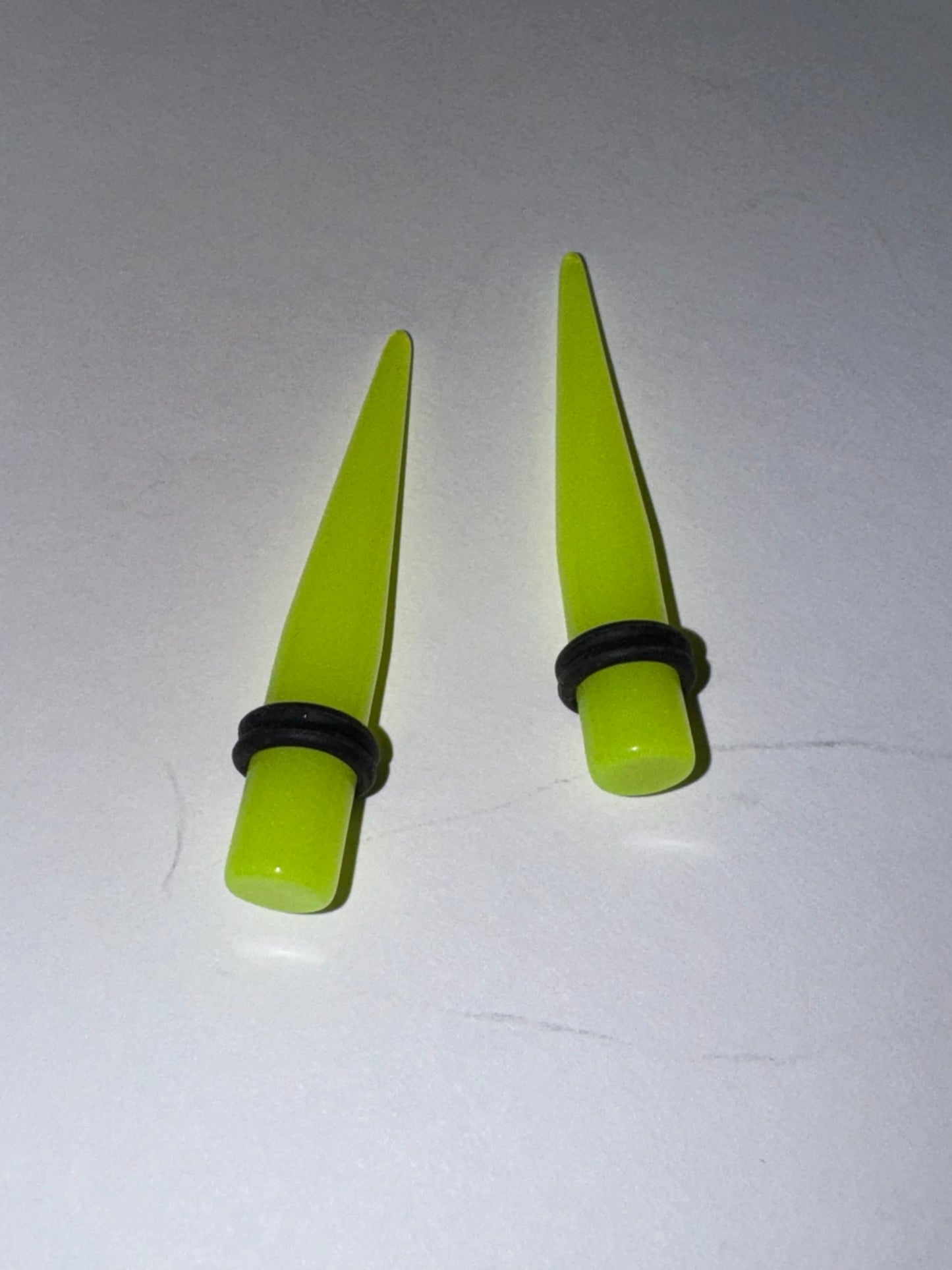 0 Gauge Glow-In-The-Dark UV Acrylic Gauging Tapers