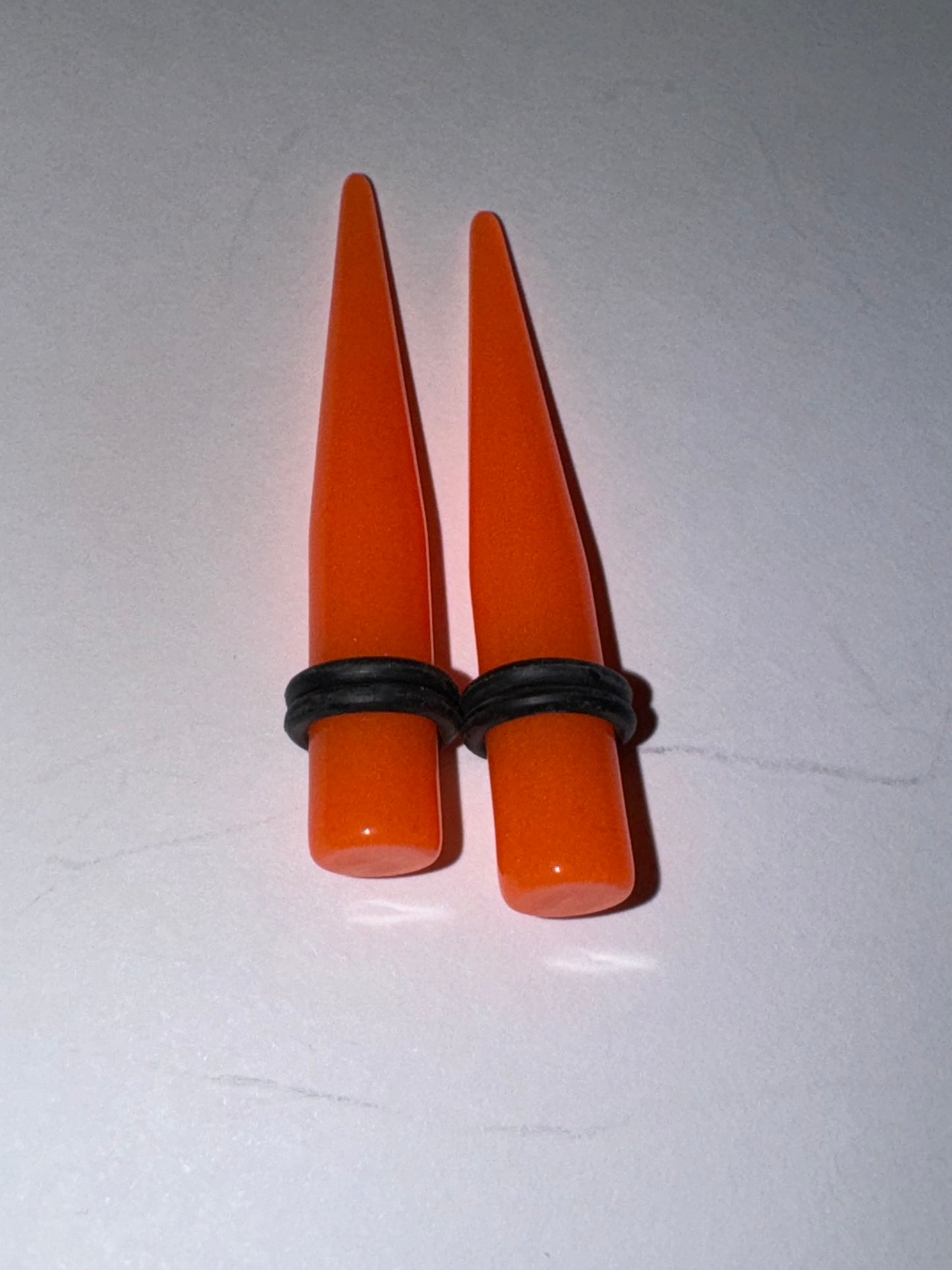 0 Gauge Glow-In-The-Dark UV Acrylic Gauging Tapers