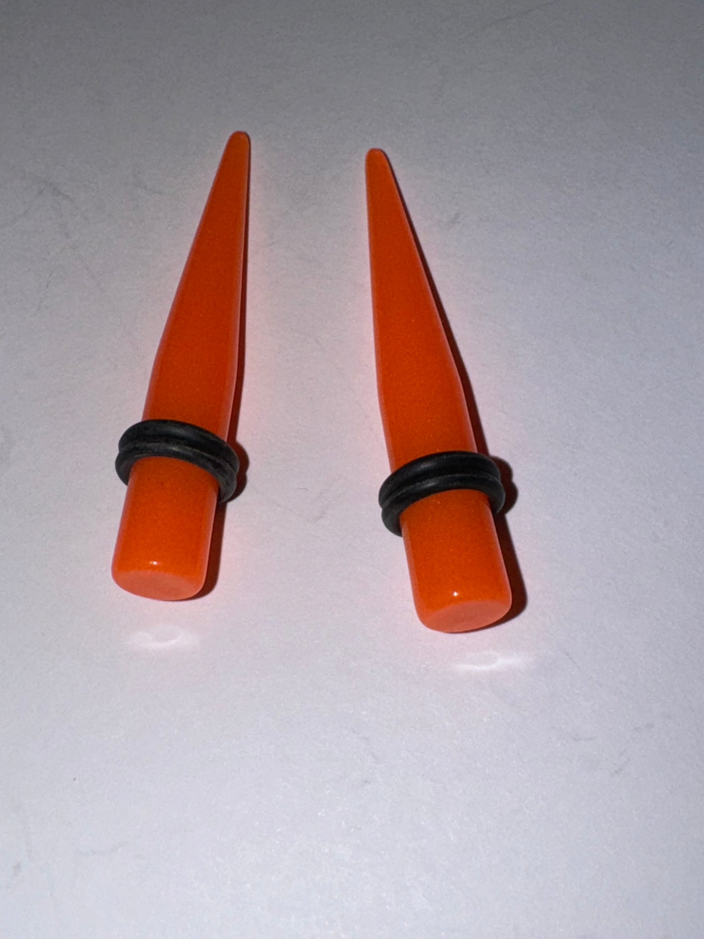 0 Gauge Glow-In-The-Dark UV Acrylic Gauging Tapers