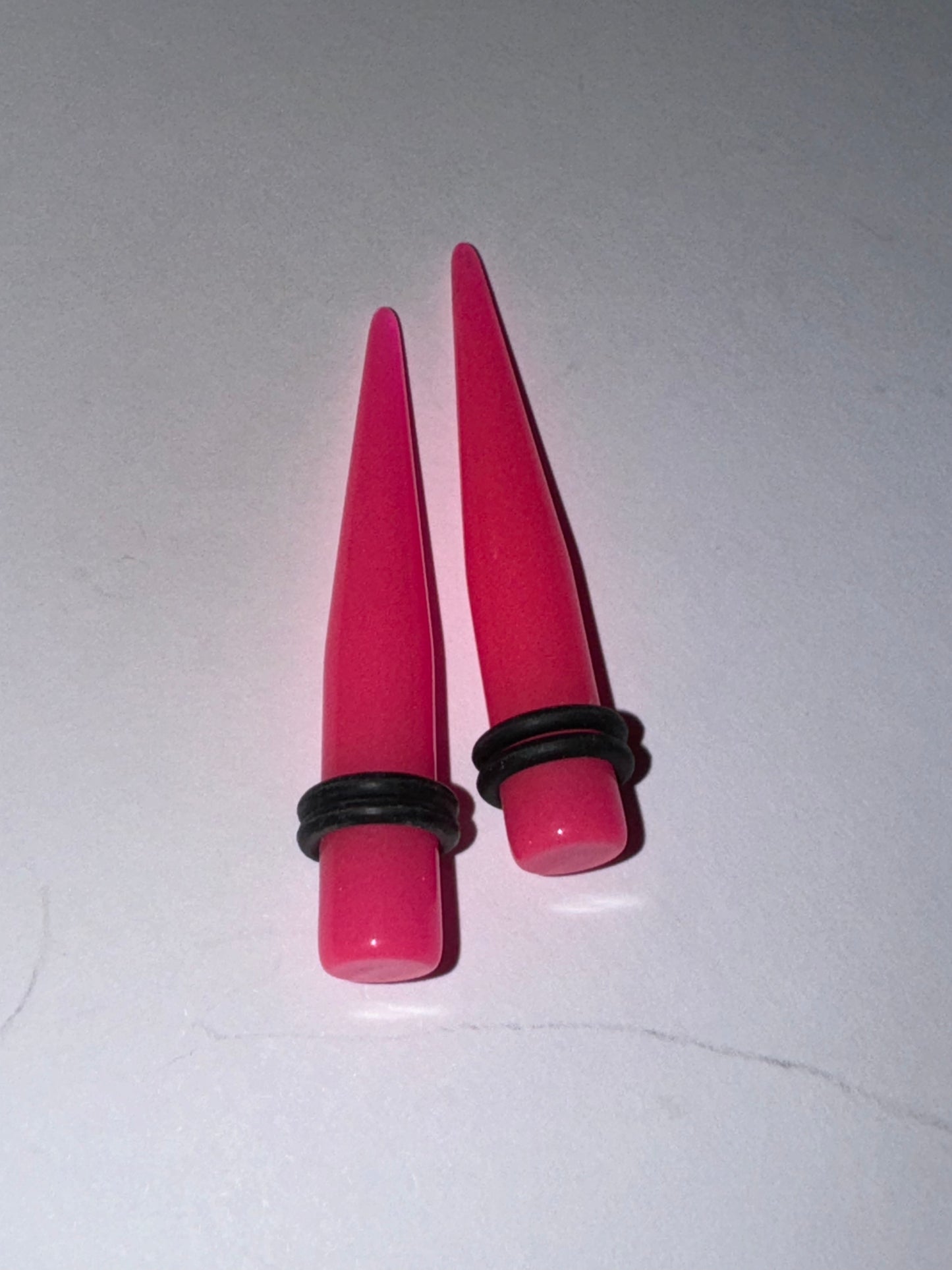 0 Gauge Glow-In-The-Dark UV Acrylic Gauging Tapers
