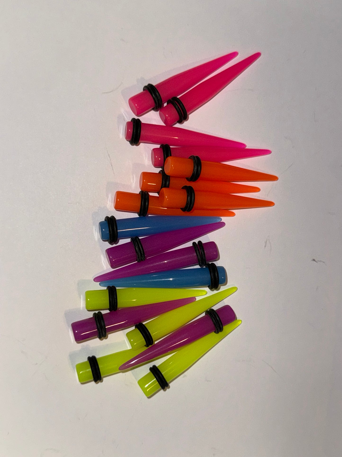 0 Gauge Glow-In-The-Dark UV Acrylic Gauging Tapers