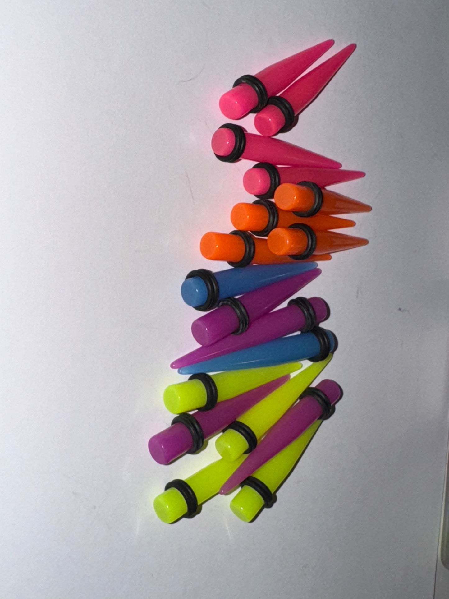 0 Gauge Glow-In-The-Dark UV Acrylic Gauging Tapers