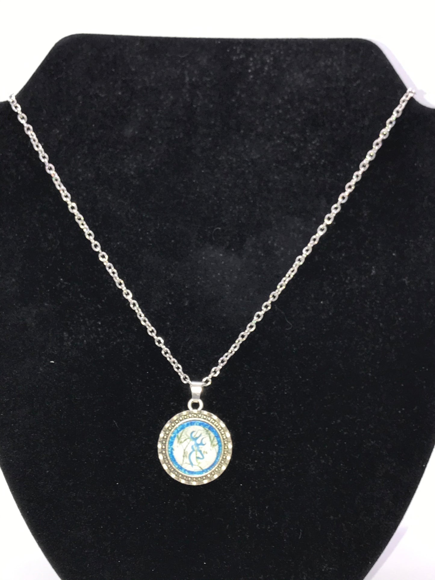 20 3/4" Blue and White Browning Cable Chain Necklace