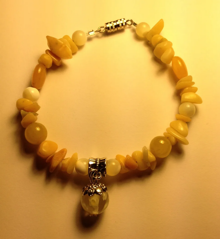 7 1/2" Aragonite and Mother Of Pearl Bracelet