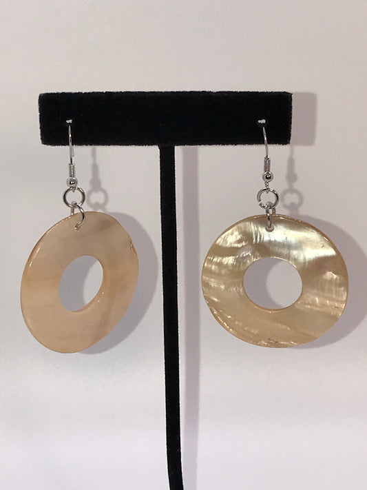 Brown Lip Pearl Doughnut Earrings