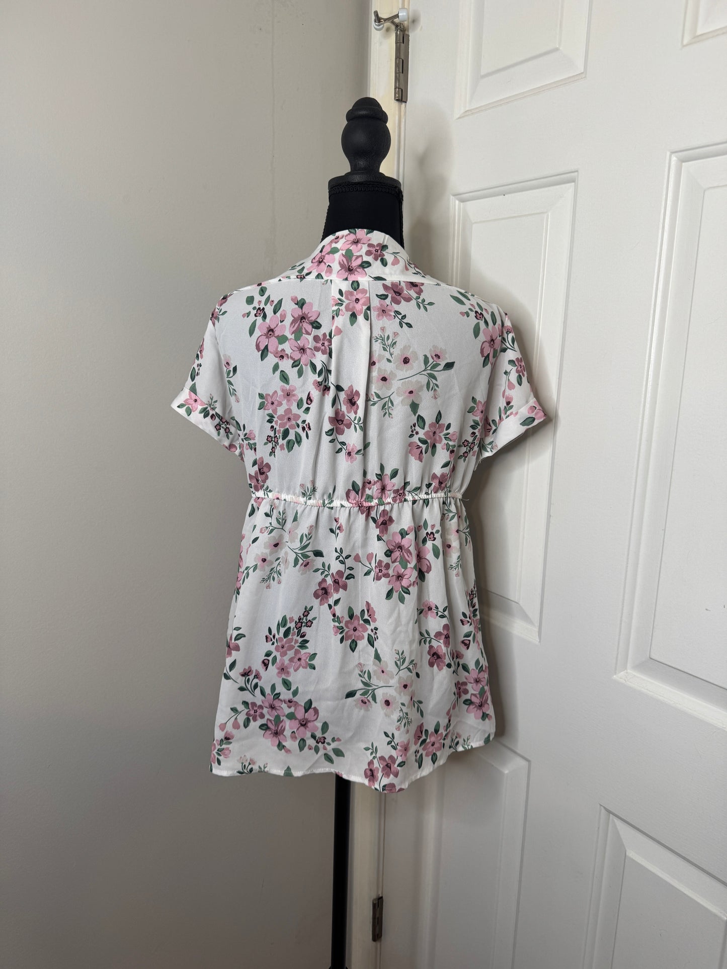 Emma's Expressions Maternity Floral Shirt, Size Medium