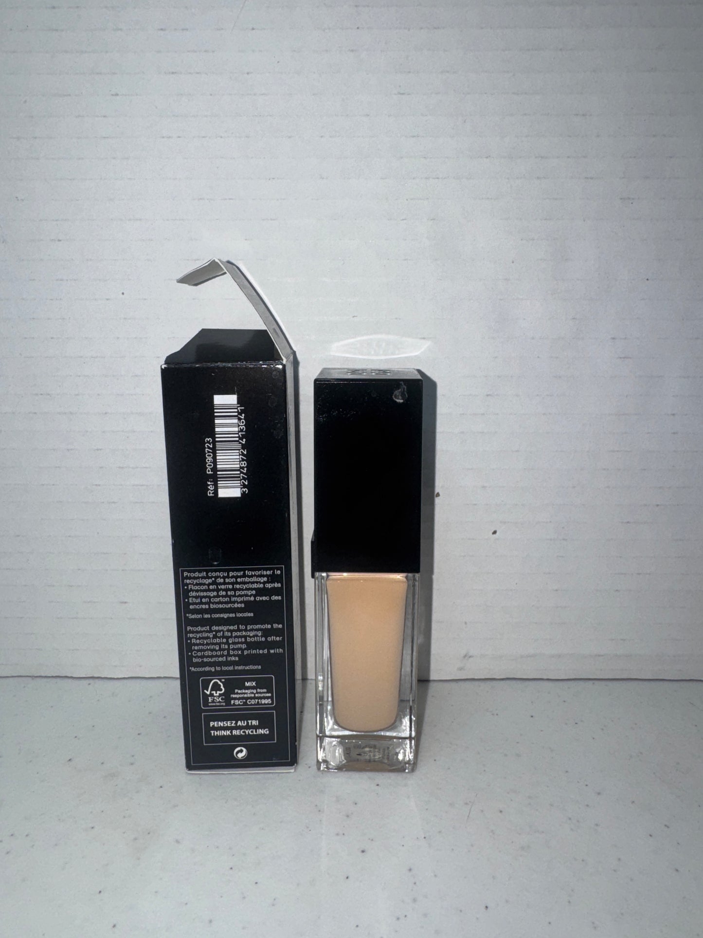 Givenchy PRISME LIBRE GLOW SERUM FOUNDATION in shade 1-w100