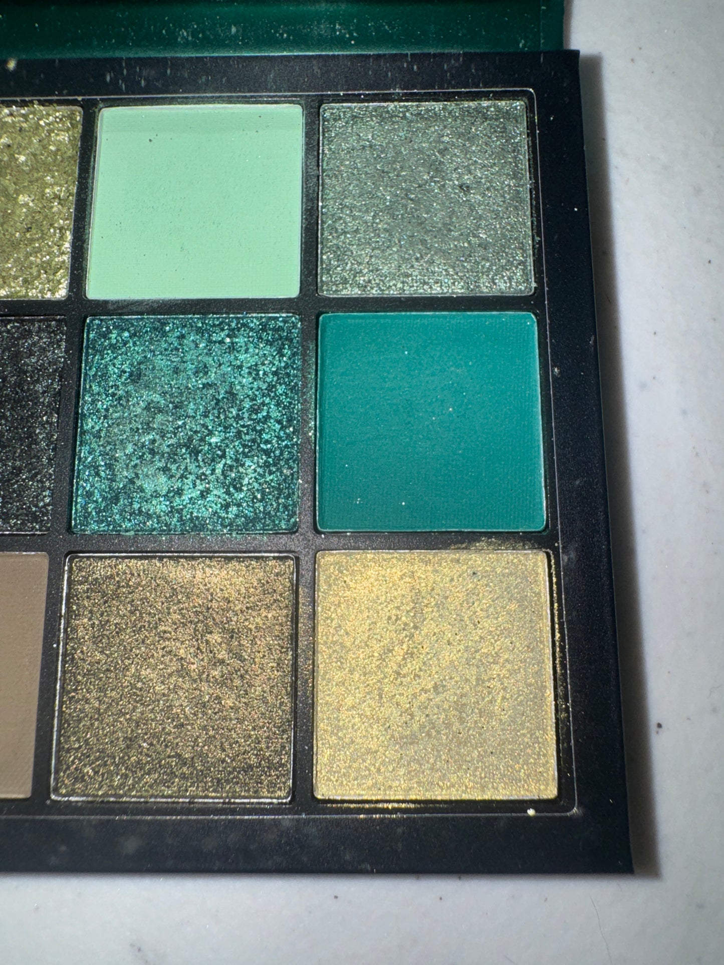HUDA BEAUTY Obsessions Eyeshadow Palette (Emerald)