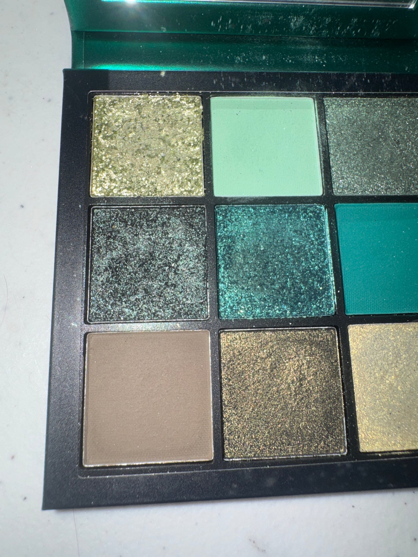 HUDA BEAUTY Obsessions Eyeshadow Palette (Emerald)