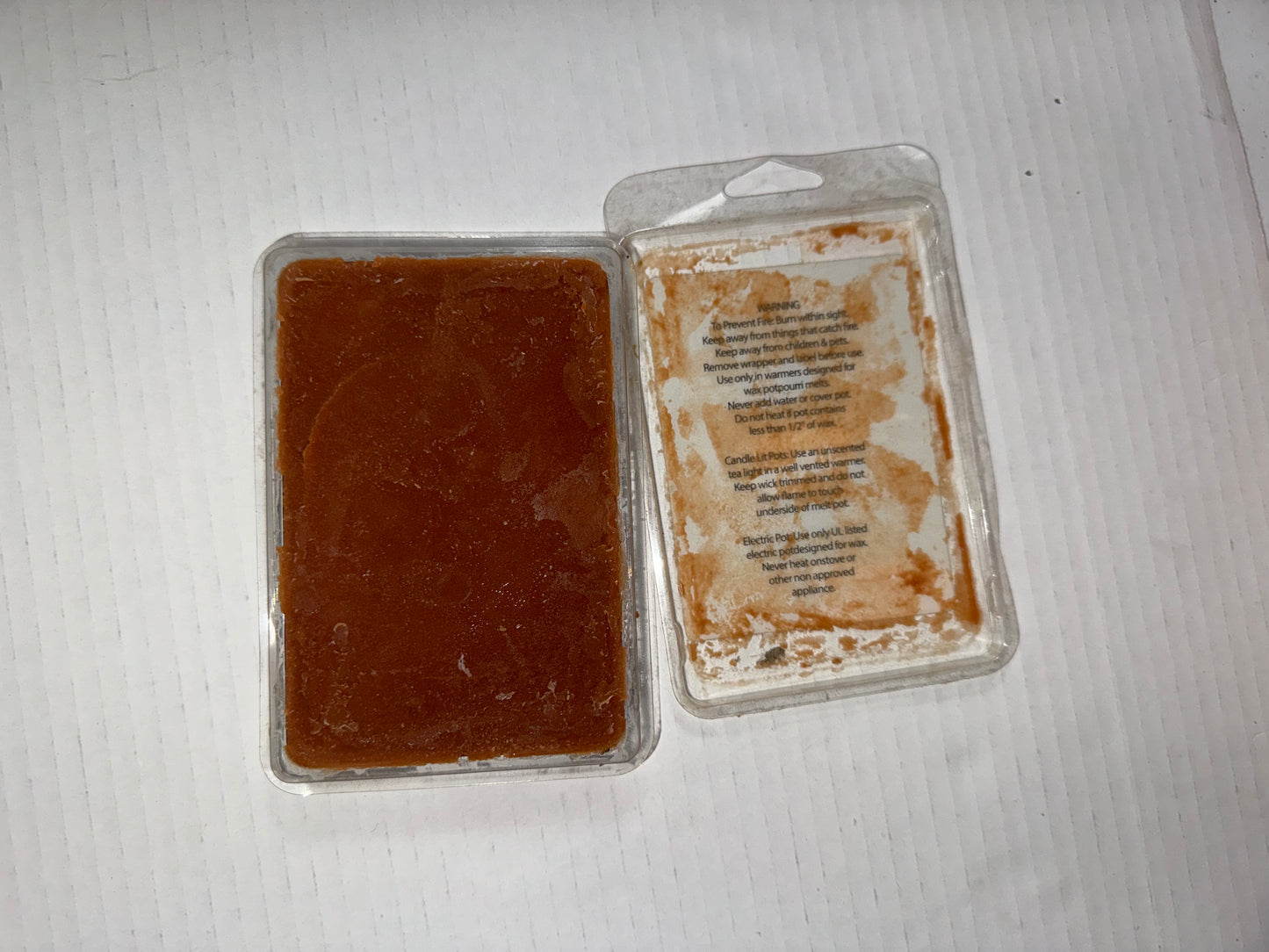 Jewelry In Candles Mocha Scent Soy Wax Melts NWOT with a Necklace