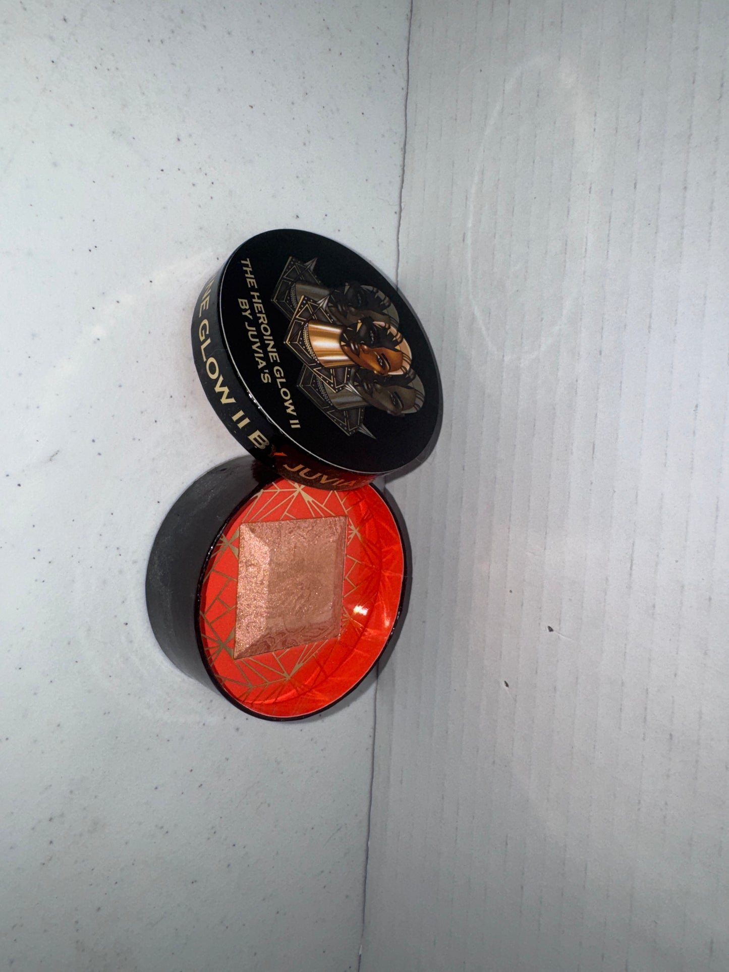 Juvia's Place Heroine Glow II Highlighter, Brand New