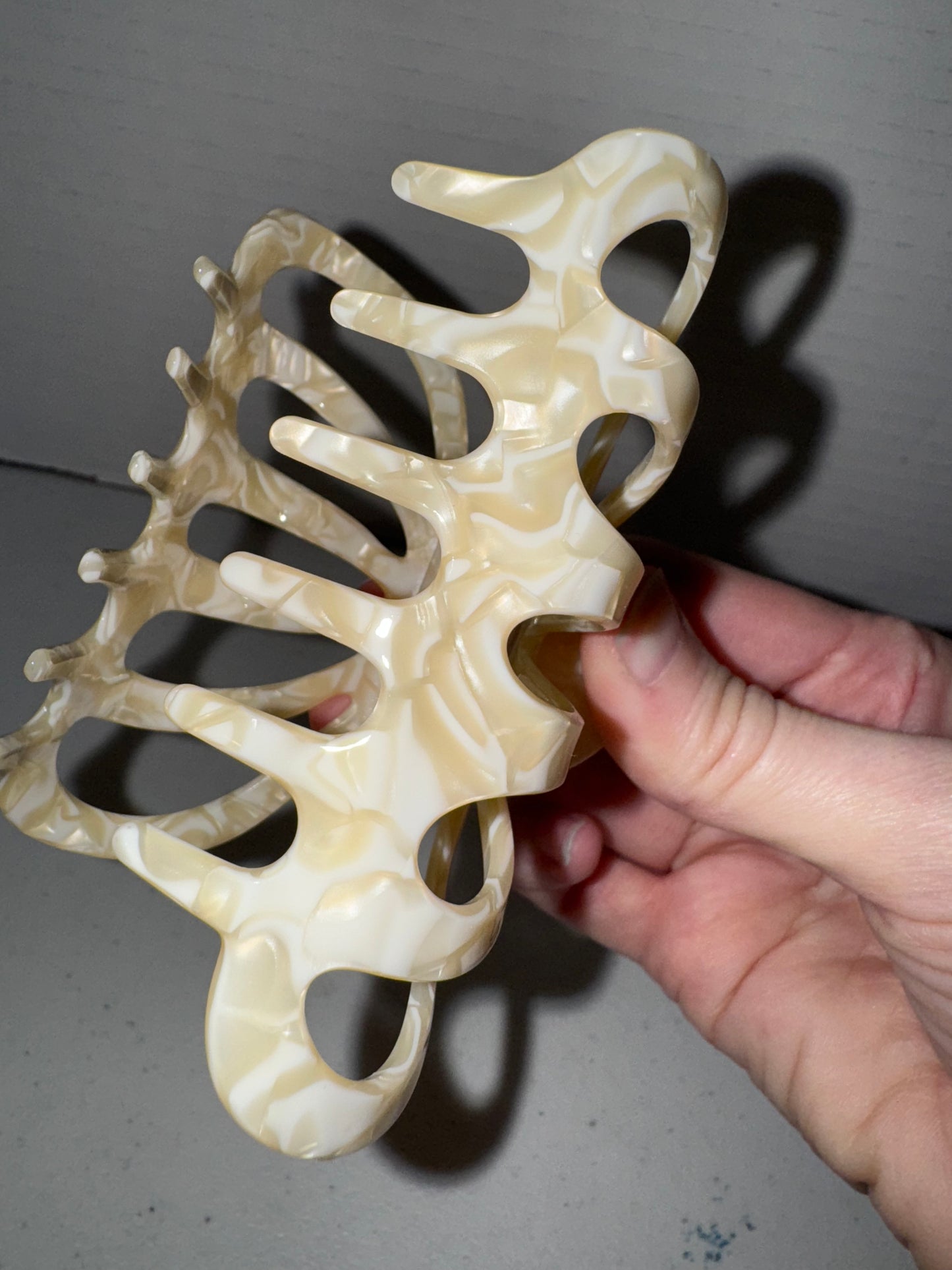 Luxy Coastal Shell Claw Clip