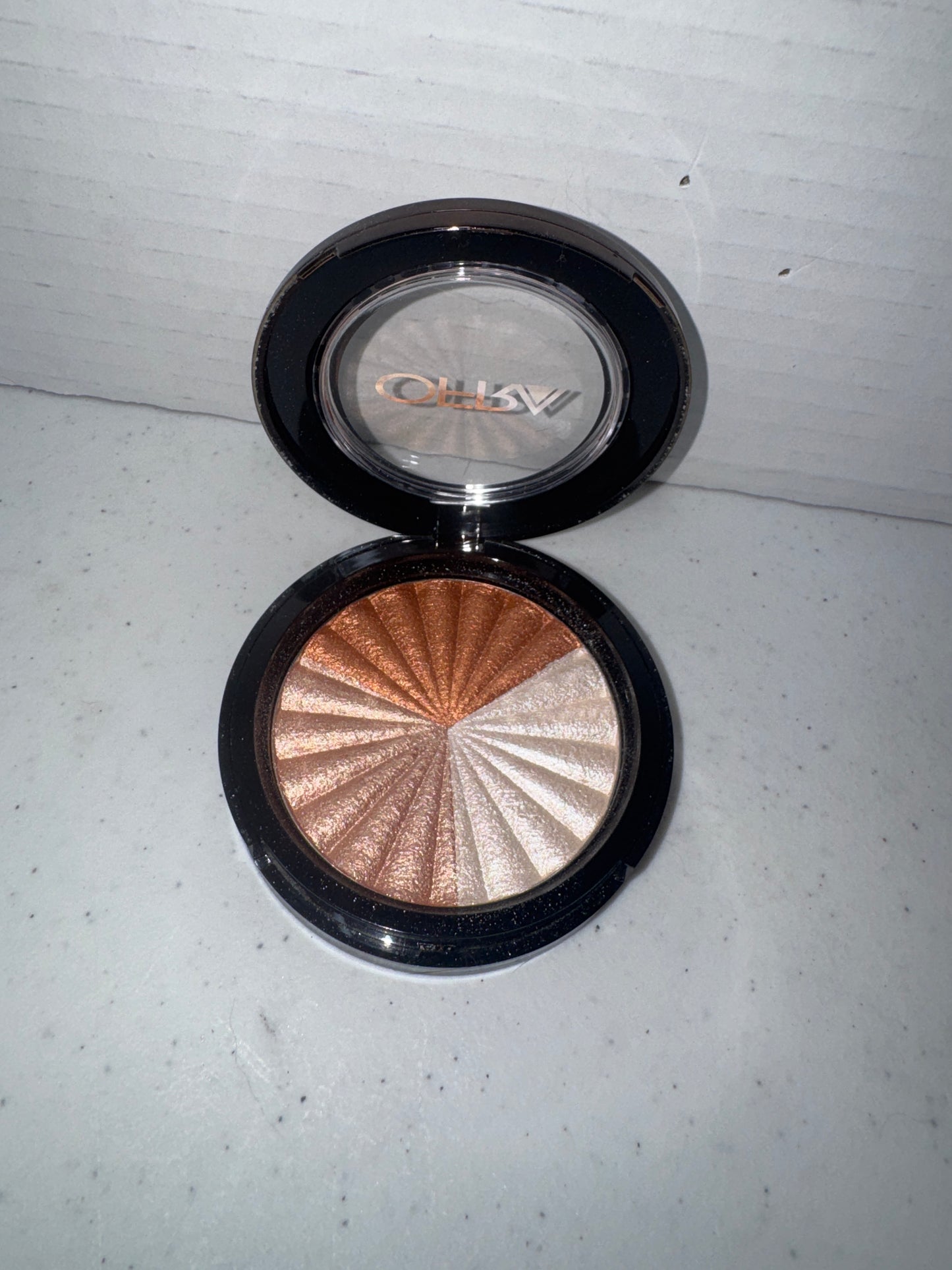 OFRA Cosmetics Highlighter in Everglow, Brand New