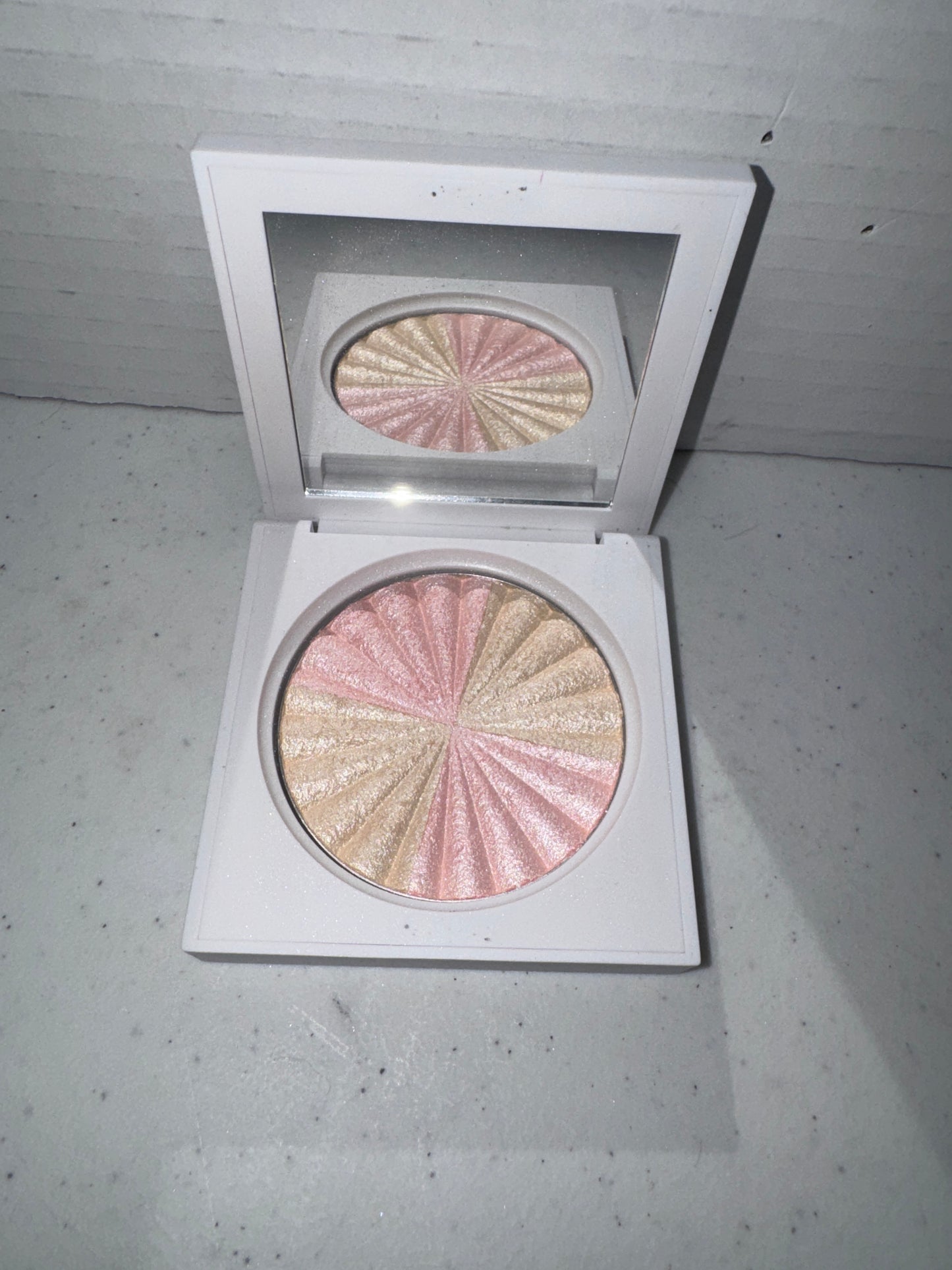 OFRA x Samantha March Start Inspired Highlighter