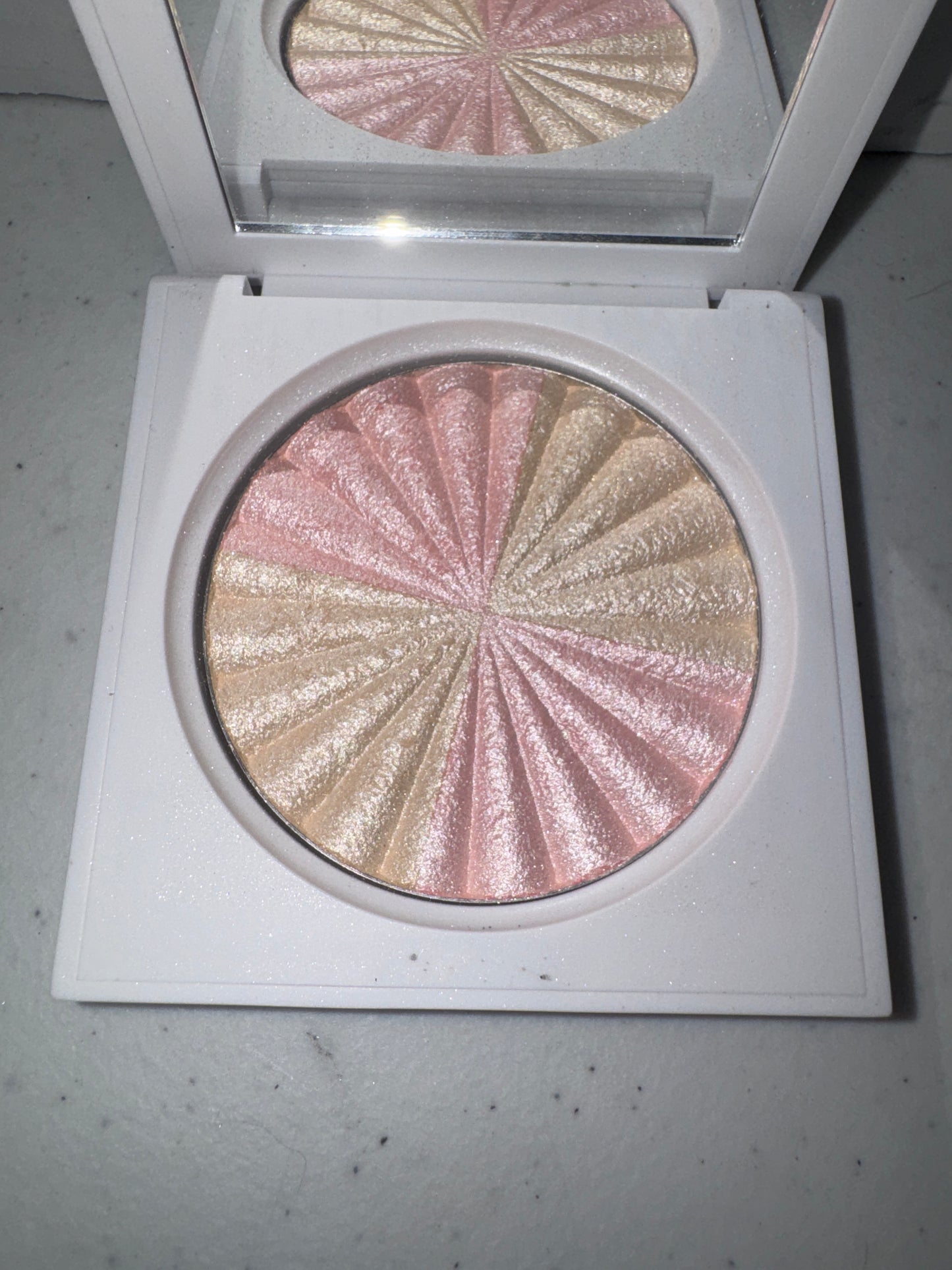 OFRA x Samantha March Start Inspired Highlighter