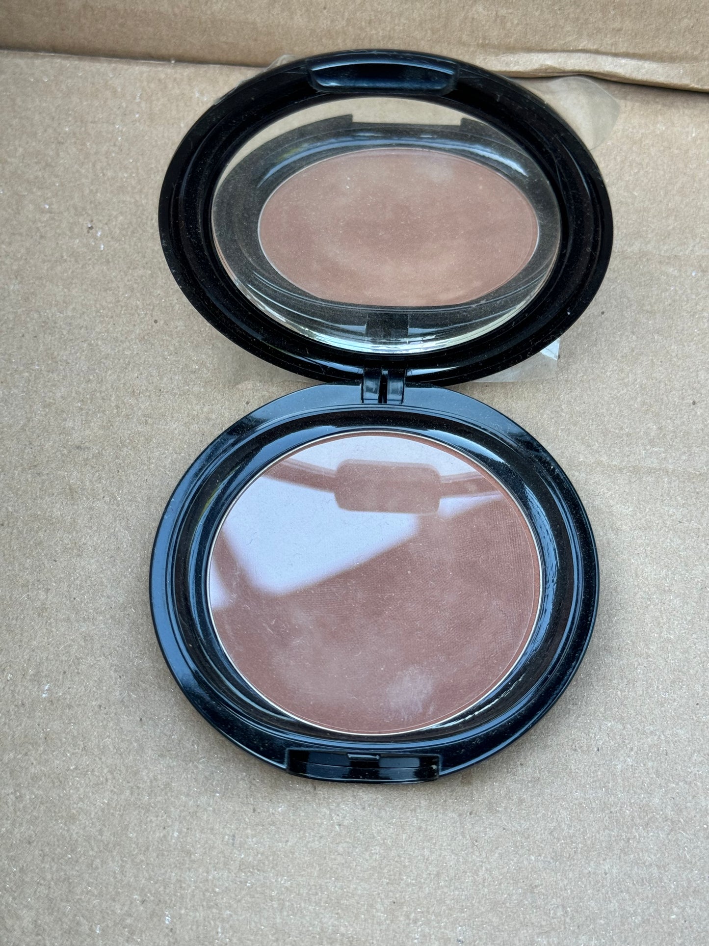 OSP Cosmetics Photochromatic Pressed Powder in Cocoa Bean
