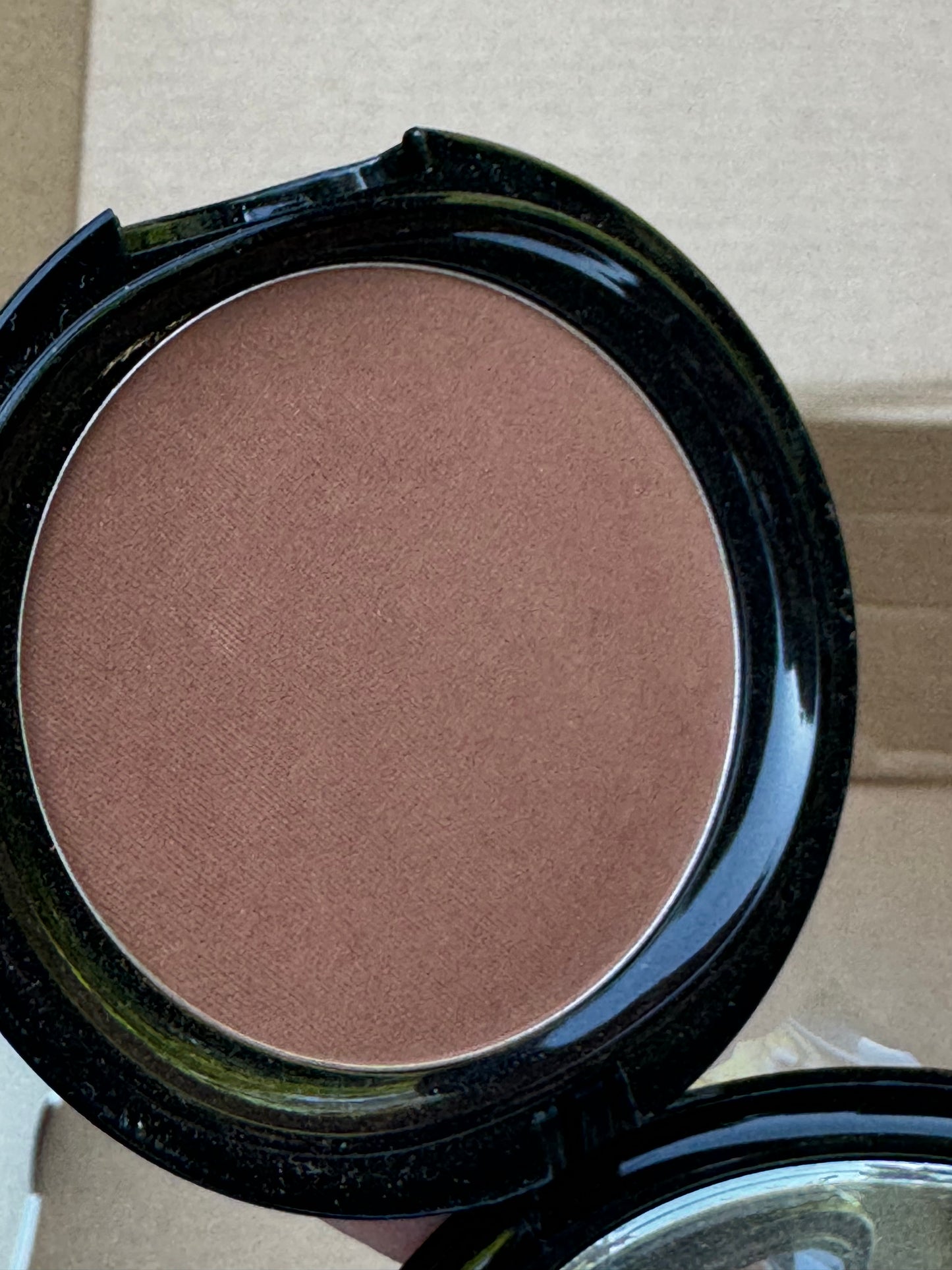 OSP Cosmetics Photochromatic Pressed Powder in Cocoa Bean