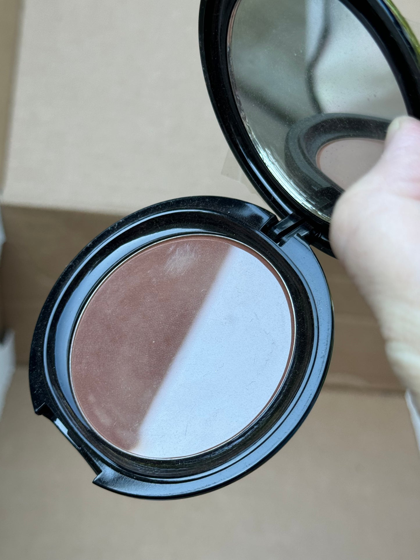 OSP Cosmetics Photochromatic Pressed Powder in Cocoa Bean