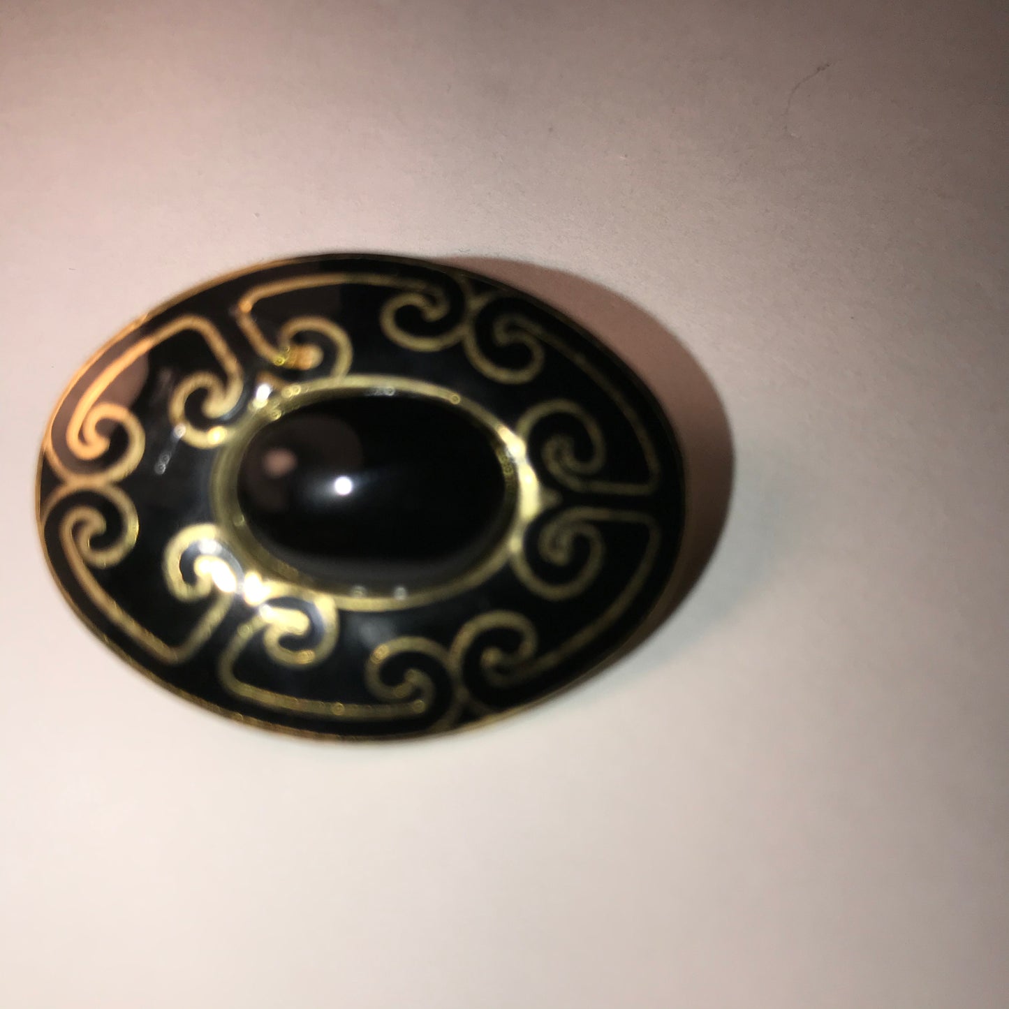 Black and gold Oval Mona So Pin