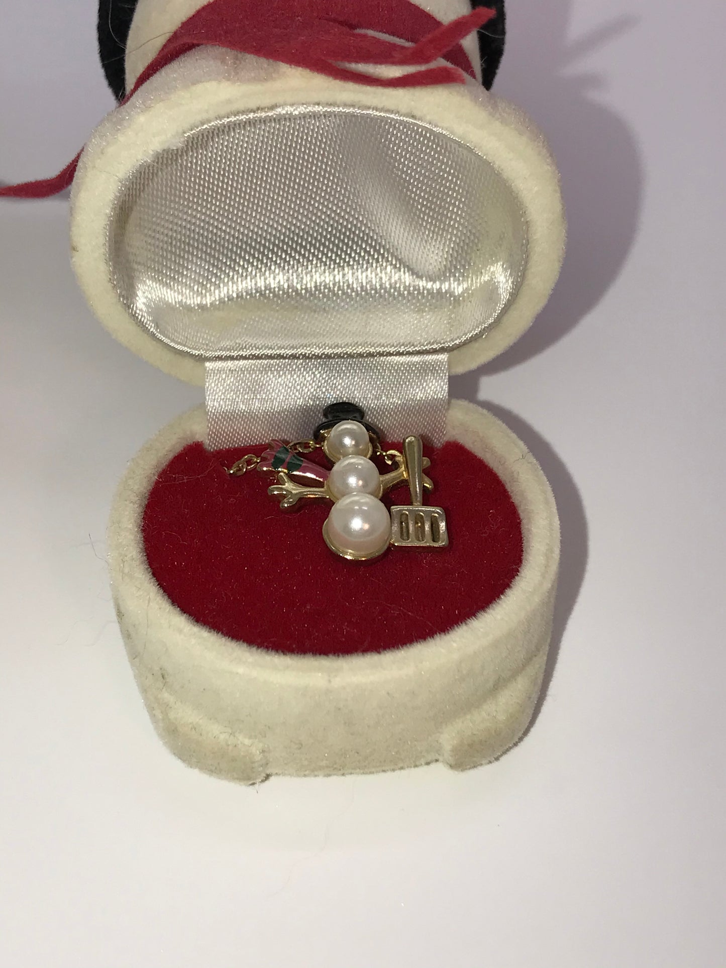 18" Snowman Necklace and jewelry box