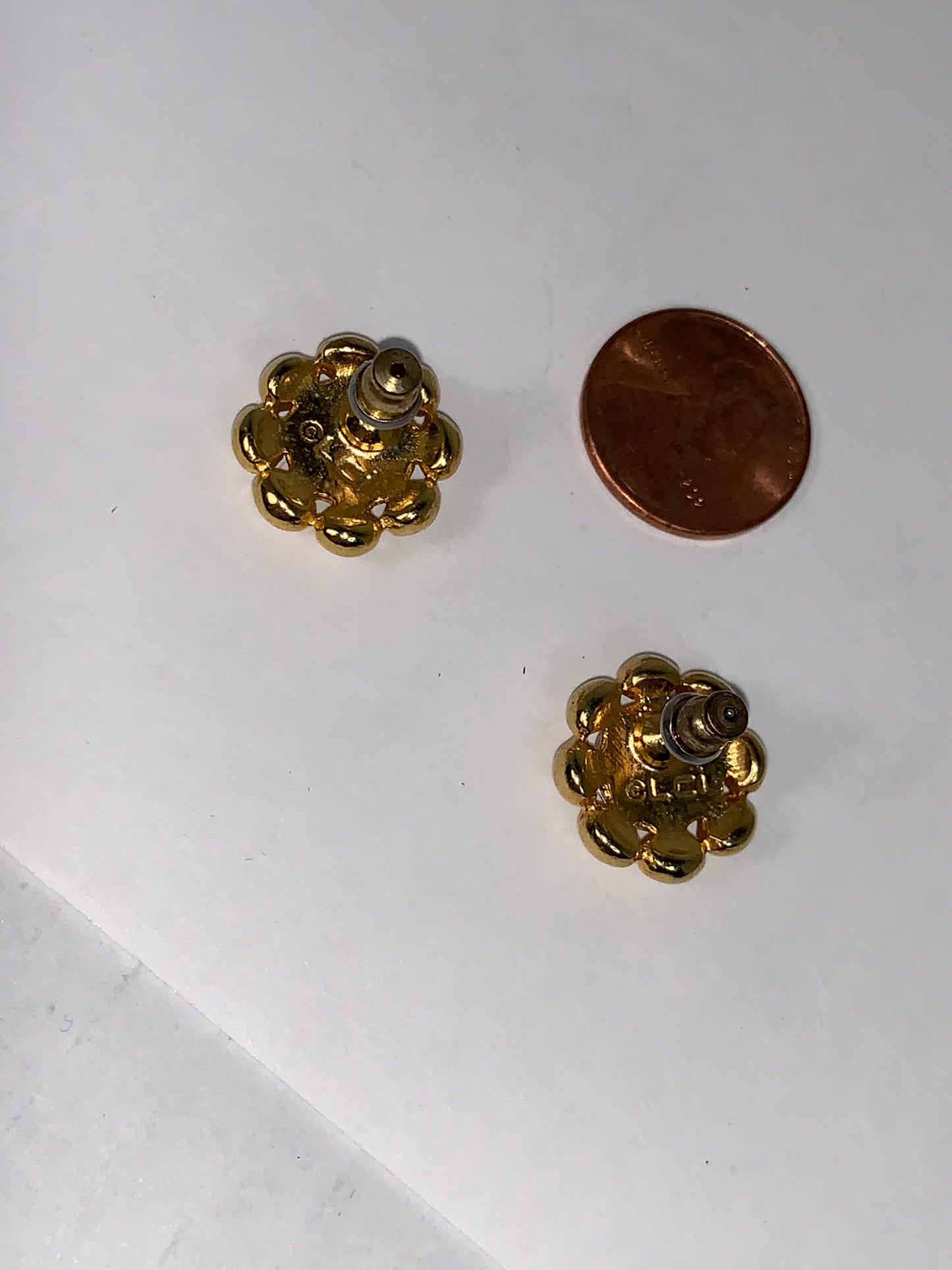 Vintage Liz Claiborne Gold and White Post earrings
