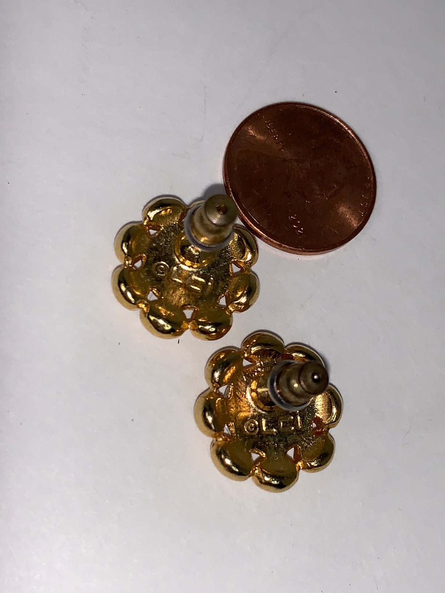 Vintage Liz Claiborne Gold and White Post earrings