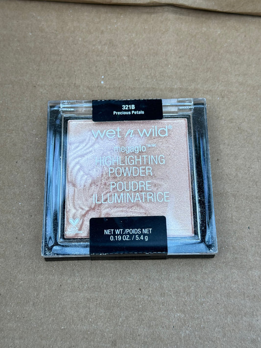 Wet and Wild MEGAGLO HIGHLIGHTING POWDER in PRECIOUS PETALS