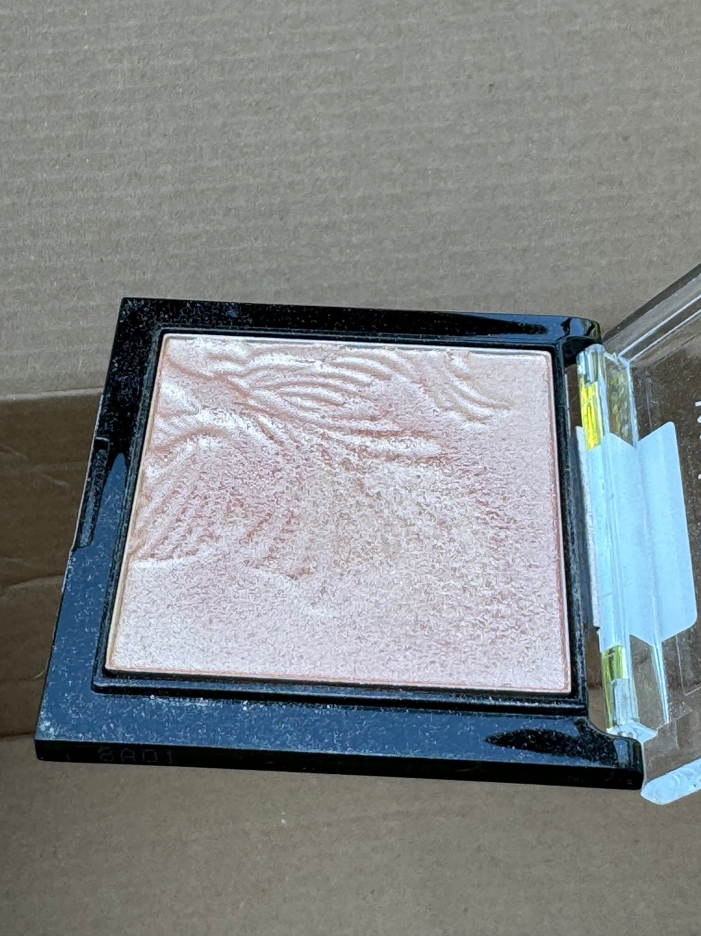Wet and Wild MEGAGLO HIGHLIGHTING POWDER in PRECIOUS PETALS