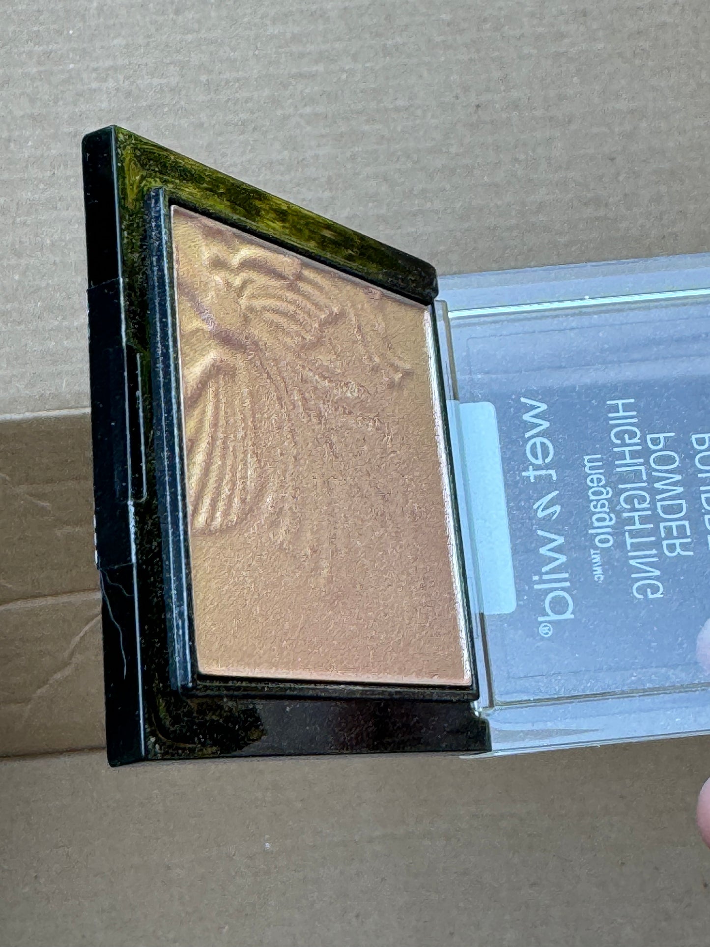 Wet and Wild MEGAGLO HIGHLIGHTING POWDER in PRECIOUS PETALS