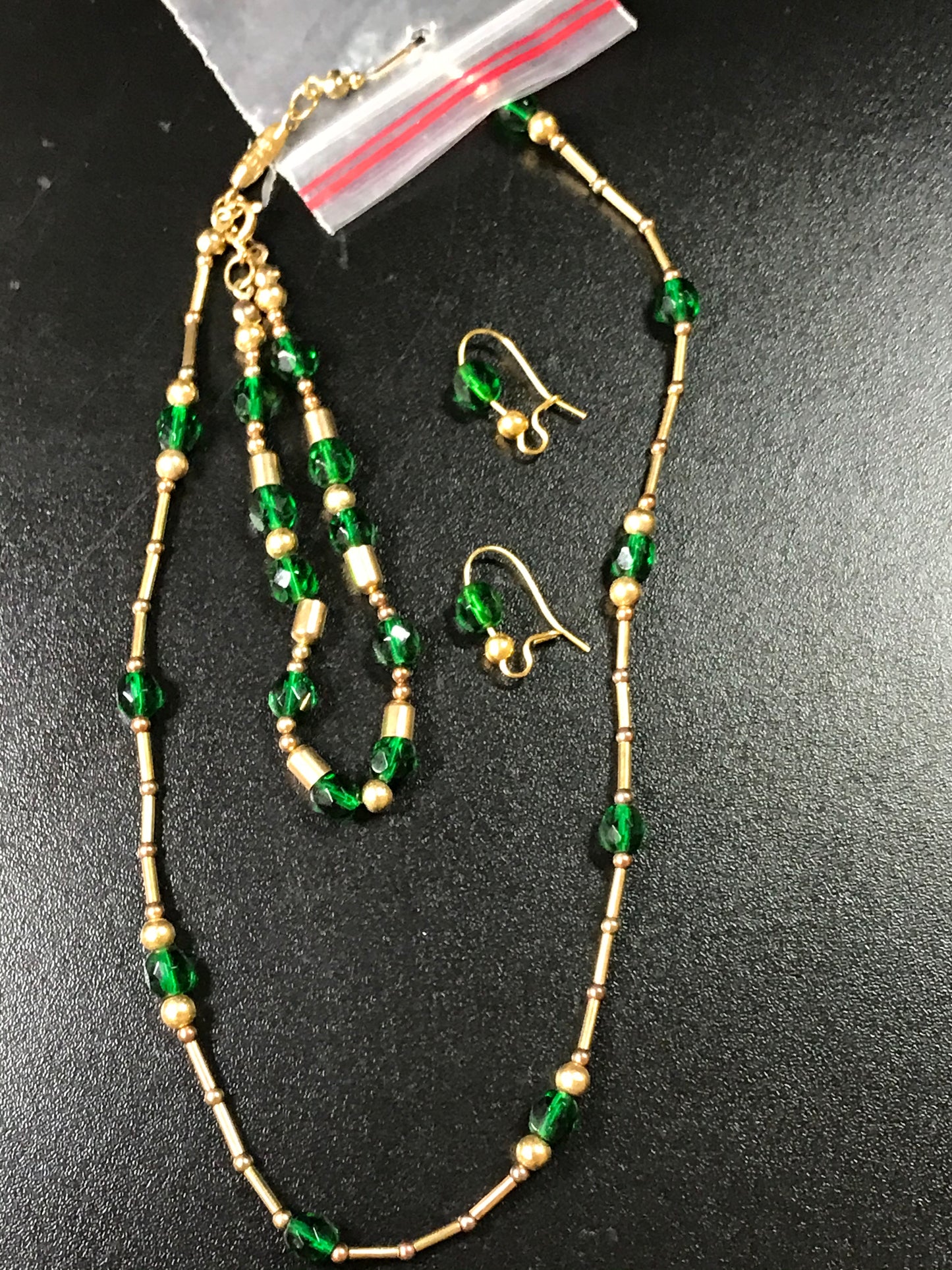 15 1/2" Green and Gold Necklace Set