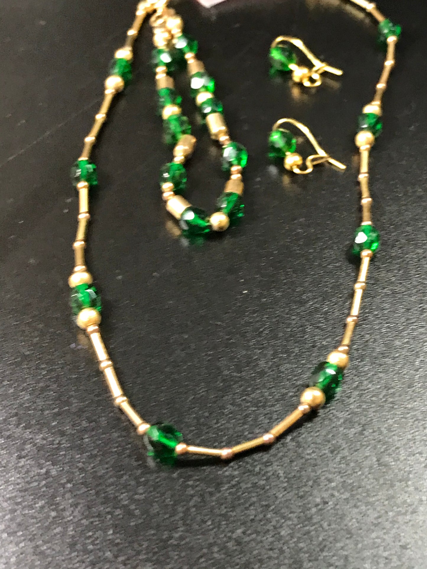 15 1/2" Green and Gold Necklace Set