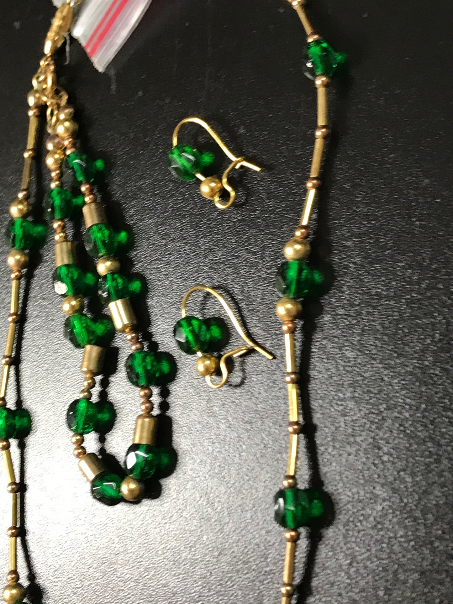 15 1/2" Green and Gold Necklace Set