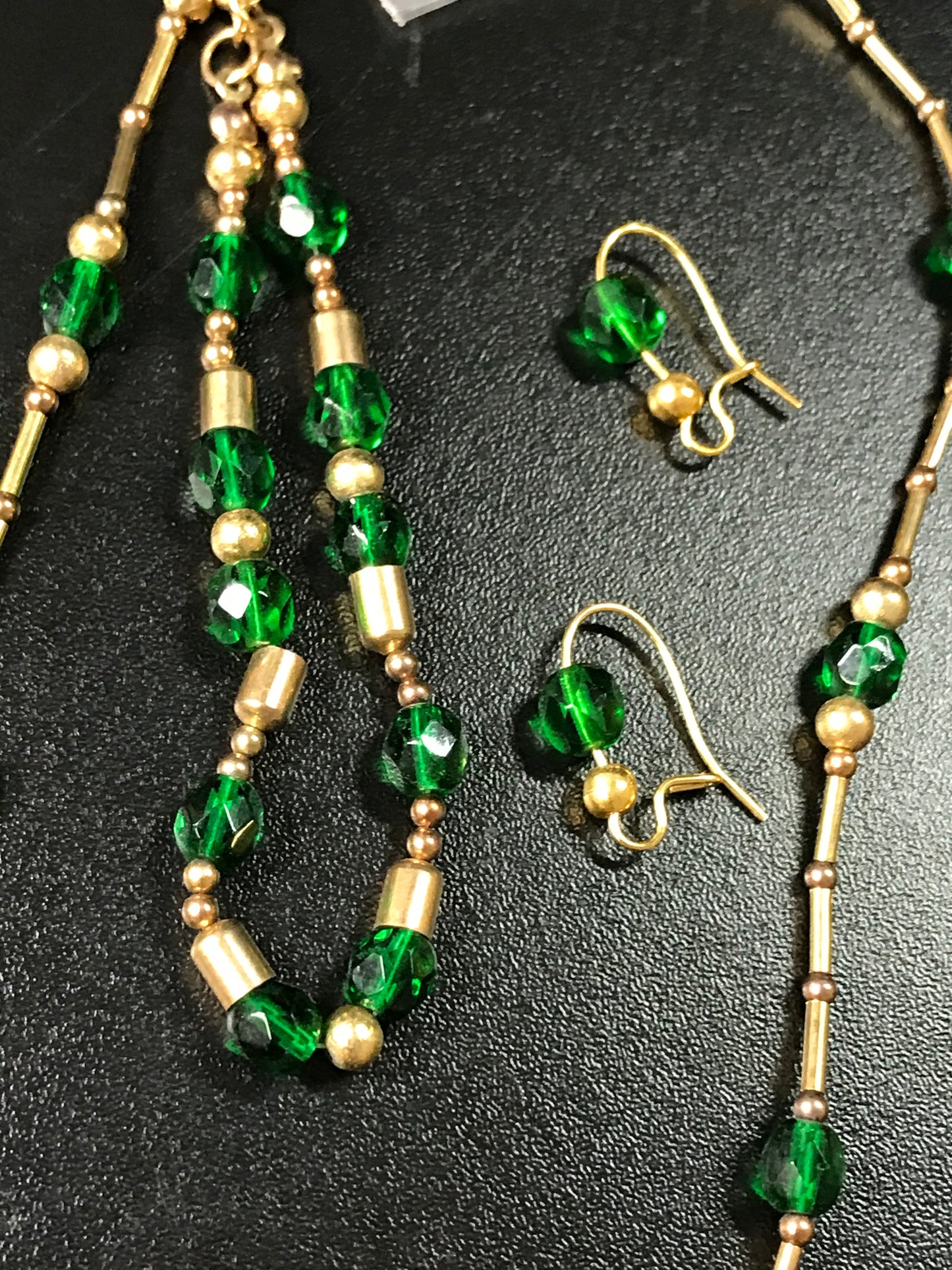 15 1/2" Green and Gold Necklace Set