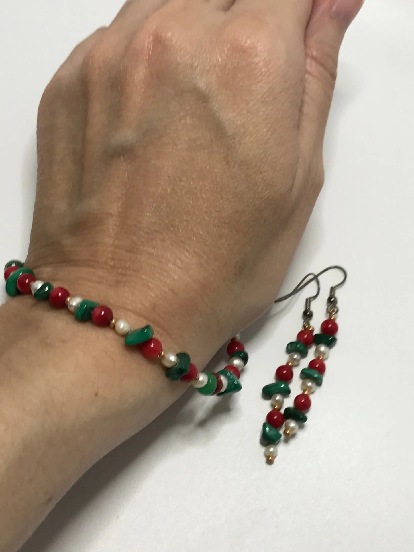 8 1/2" long Christmas Colored Bracelet and matching dangle earrings
