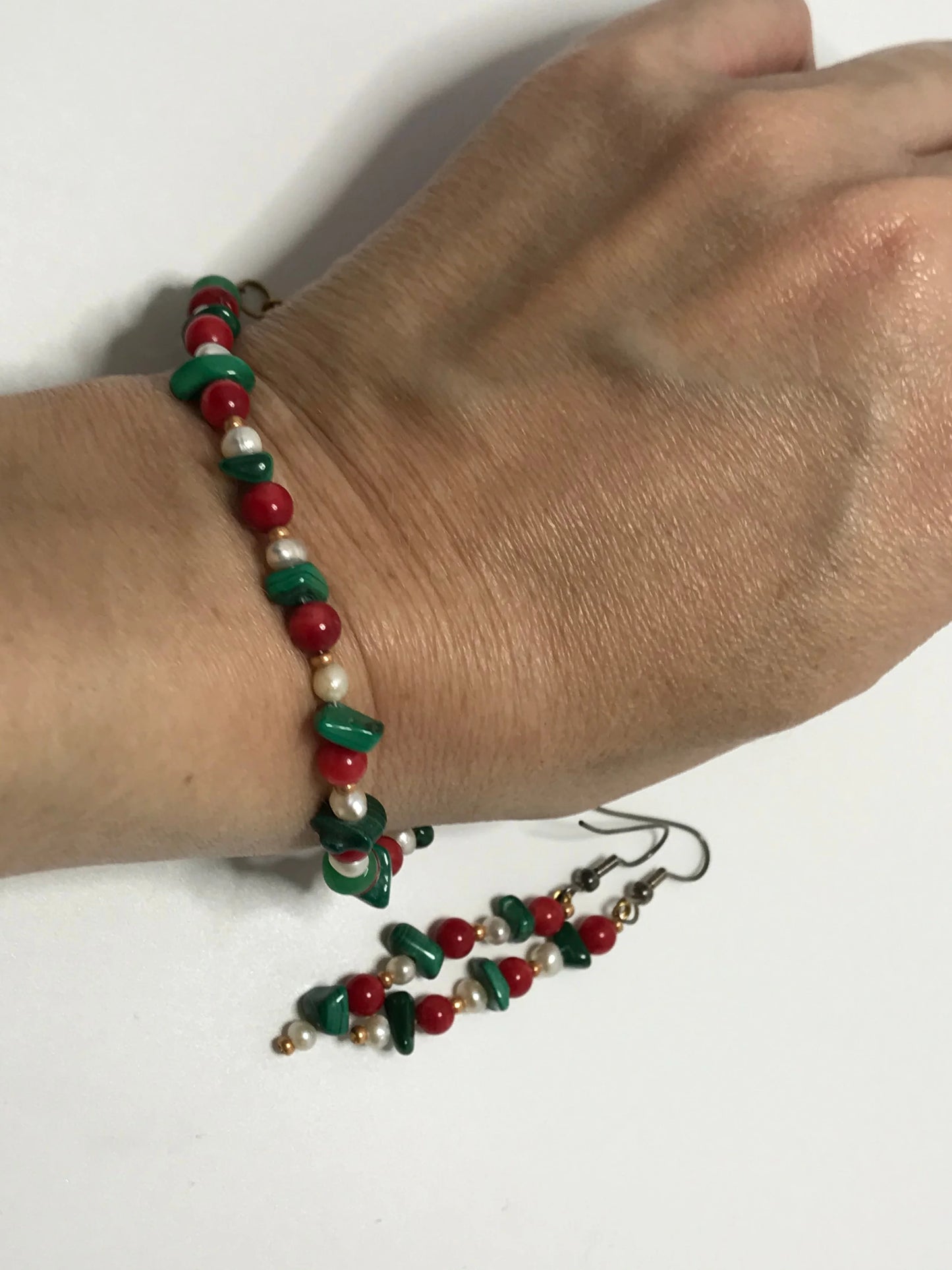 8 1/2" long Christmas Colored Bracelet and matching dangle earrings