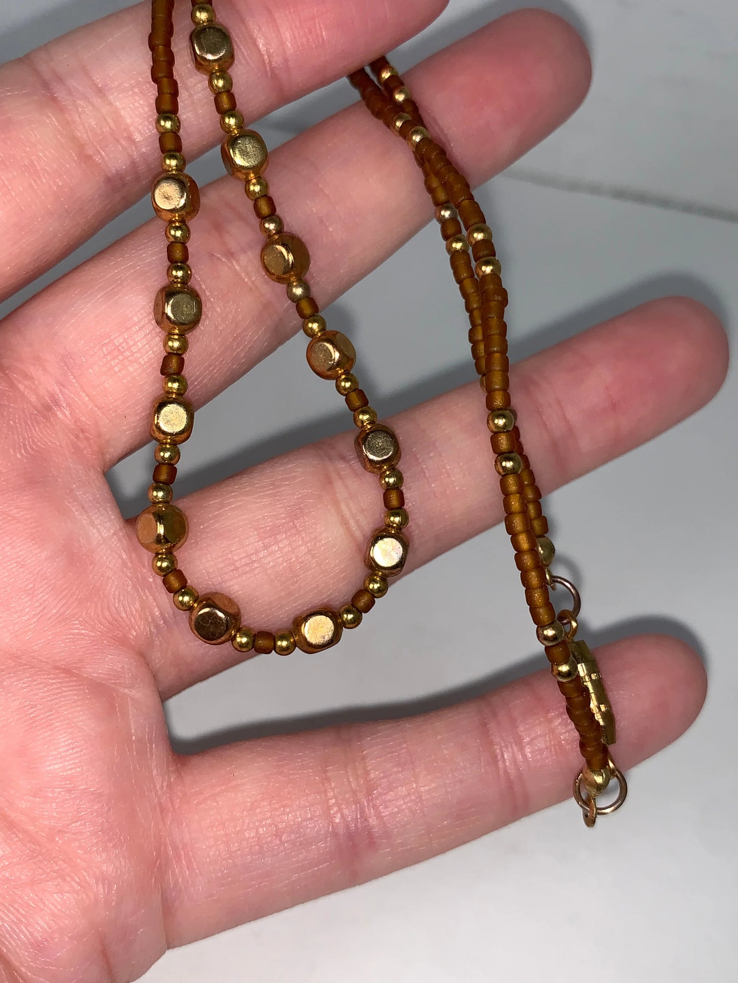 15 1/2" Tan and Gold Beaded Necklace