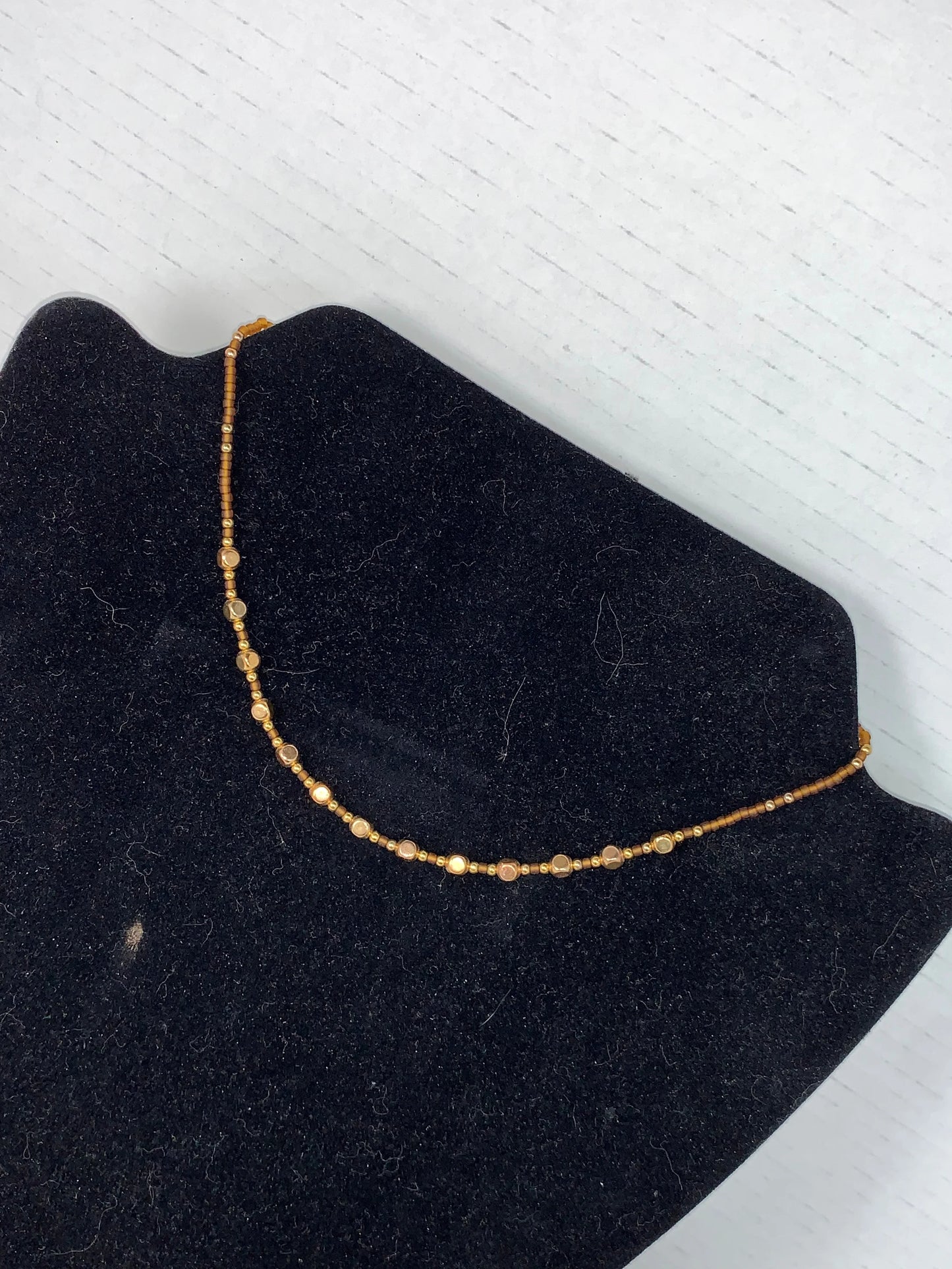 15 1/2" Tan and Gold Beaded Necklace